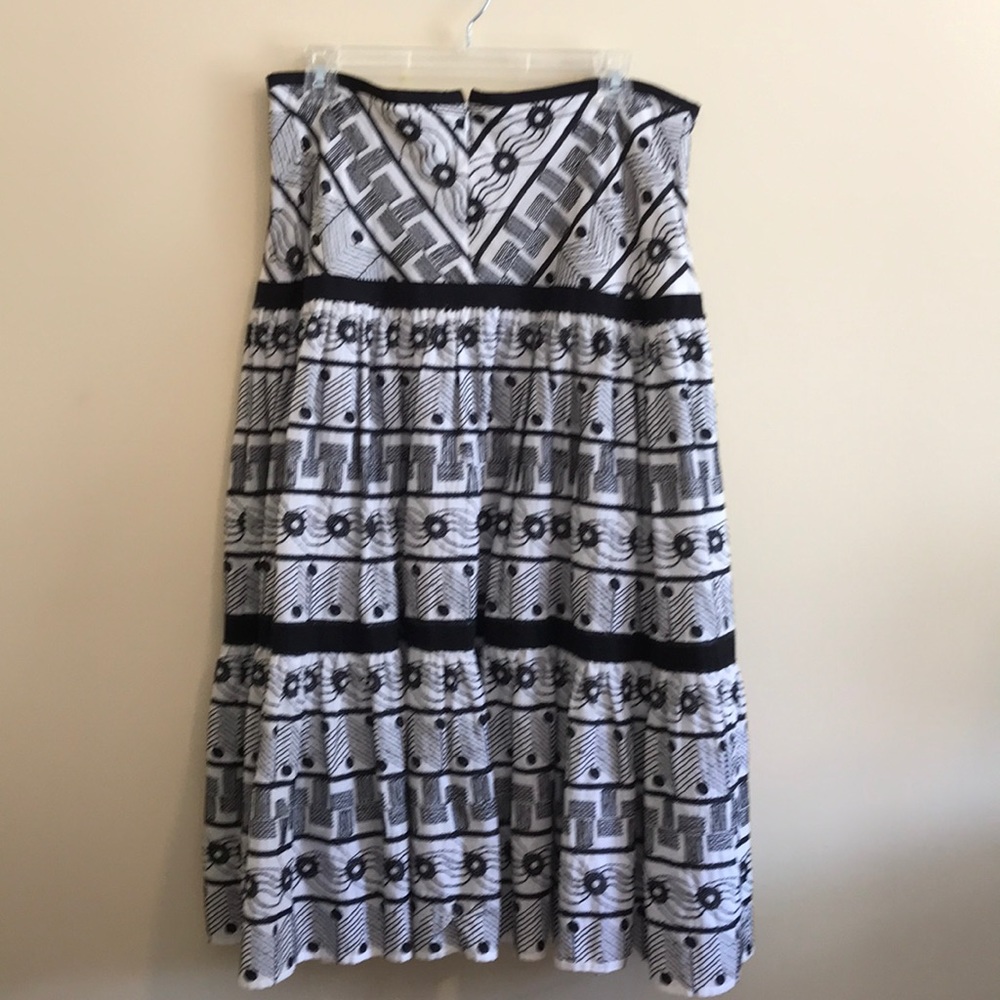 SALE!!  Like new Femme Embroidered Midi Skirt - Picture 2 of 6